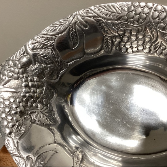 Vintage Cast Aluminum or Pewter Large Fruit / Salad / Serving / Display Bowl - Picture 4 of 14